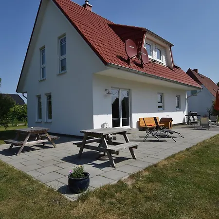 Ferienhaus Mit Trampolin In Hornstorf, Cleaning Included *